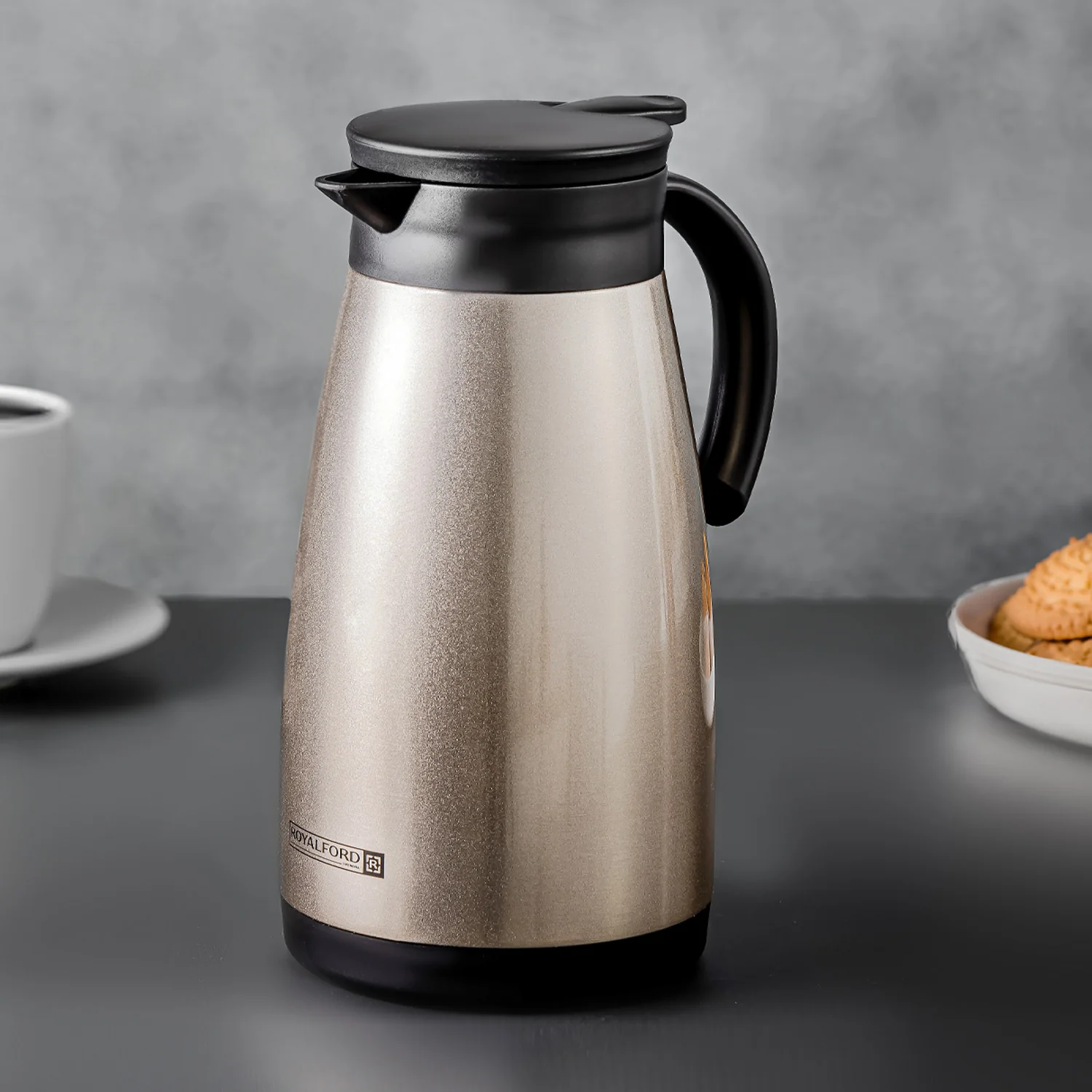 1.5L Double Walled Gold Thermos and Insulated Carafe - Image 2