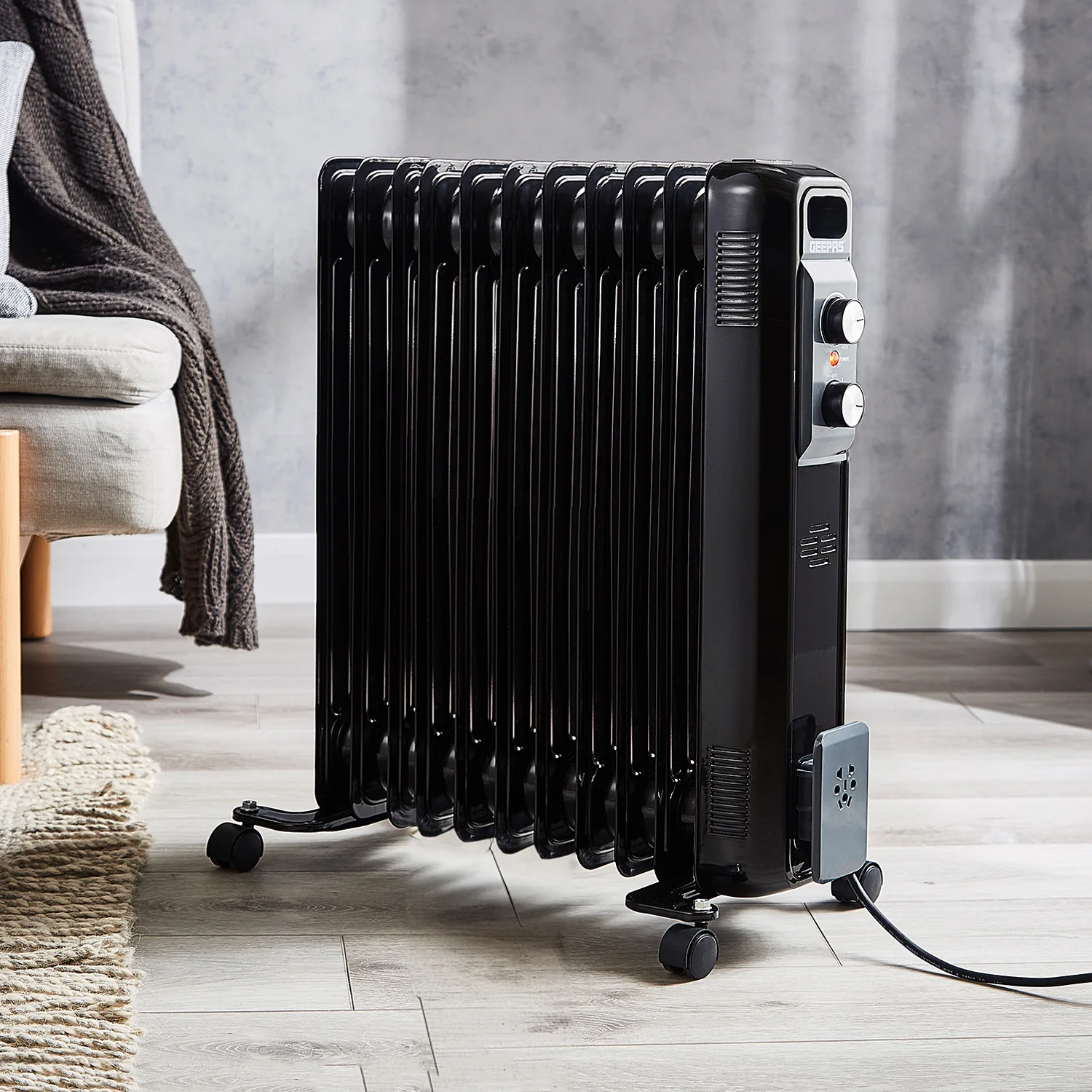 11 Fin Black Oil Filled Radiator Heater 2500W With Thermostat - Image 2