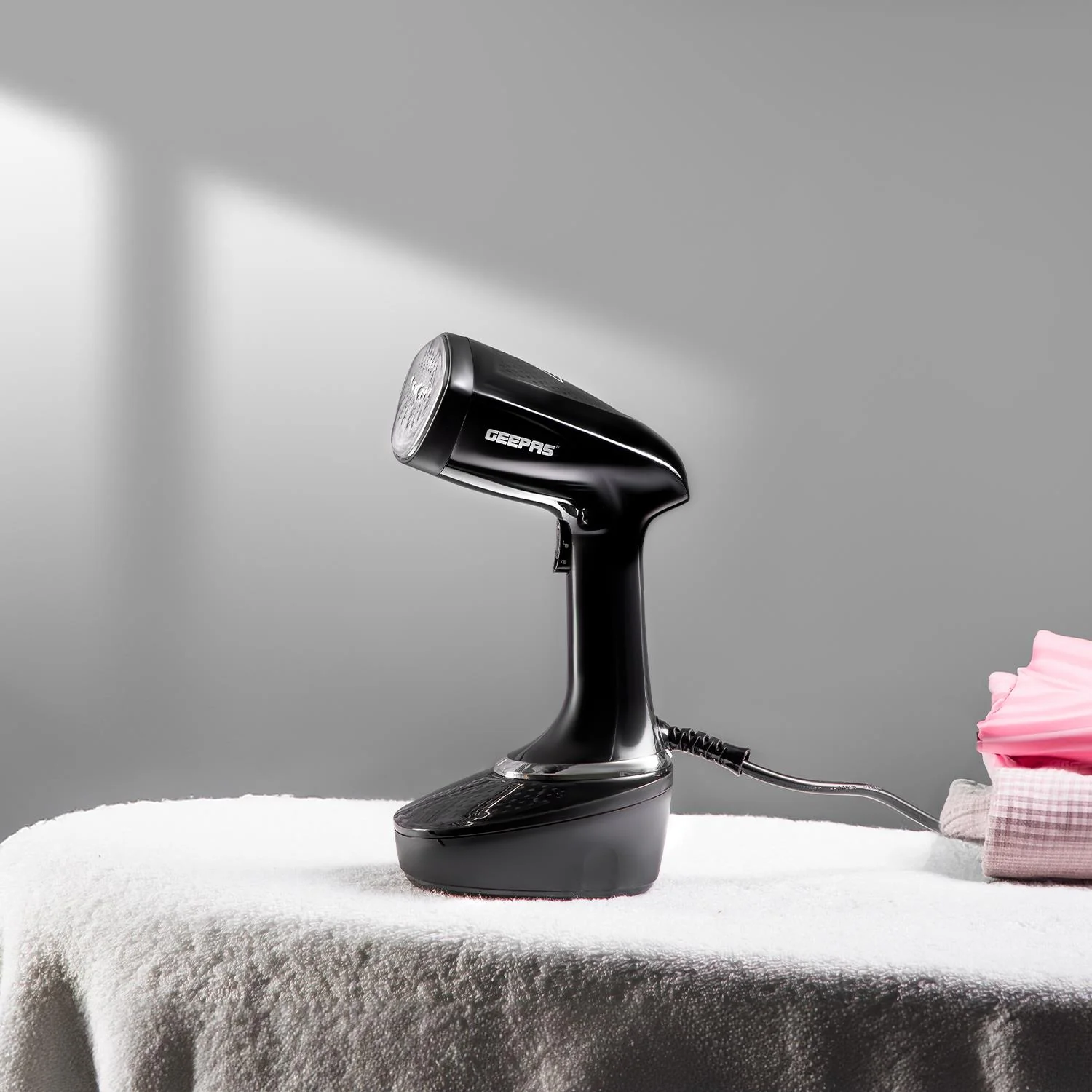 1500W Vertical Black Handheld Garment Steamer 400ml - Image 2