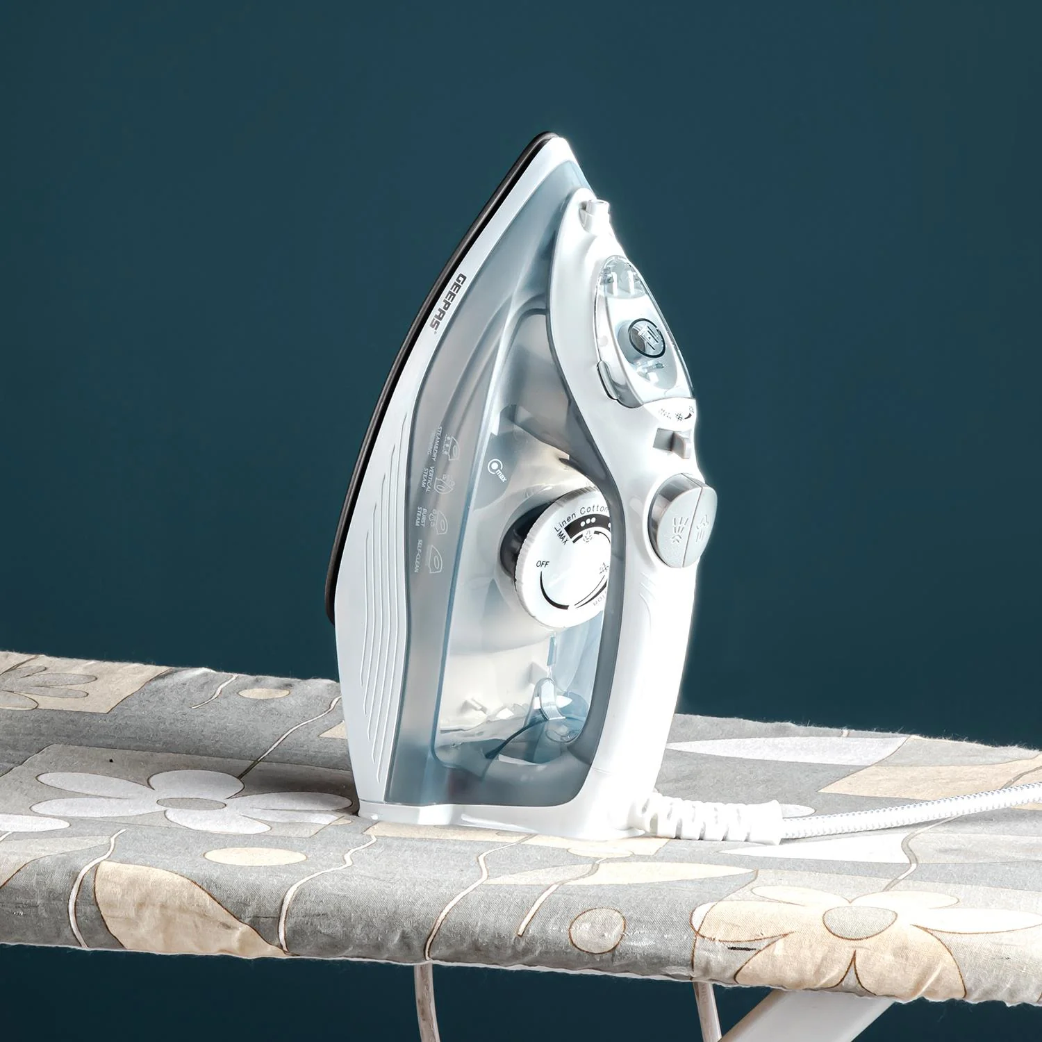 1600W Non-Stick Soleplate Dry/Steam Iron - Image 2
