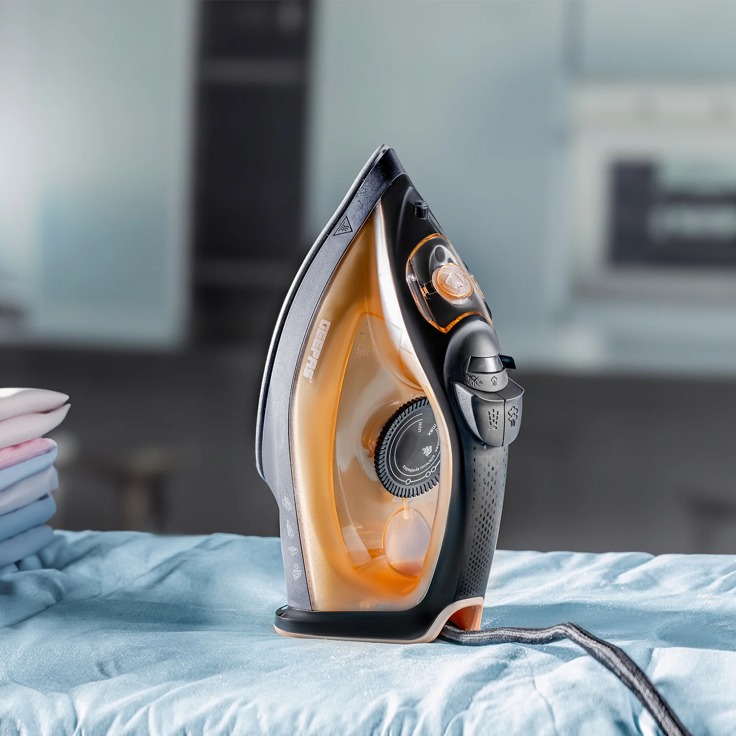 Black & Gold 1800W Non-Stick Steam Iron With Adjustable Temperature - Image 2